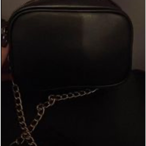 Purse black with gold chain used 3 times - Picture 3 of 3